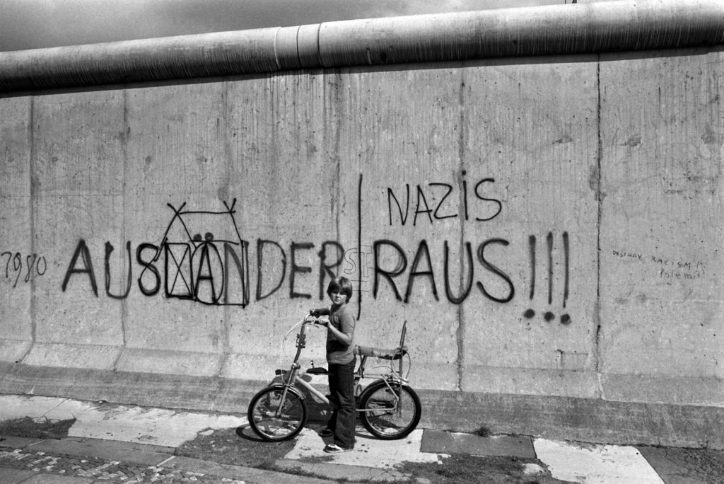 Yan Morvan "Platine '81" - Mur de Berlin - Initial Labo